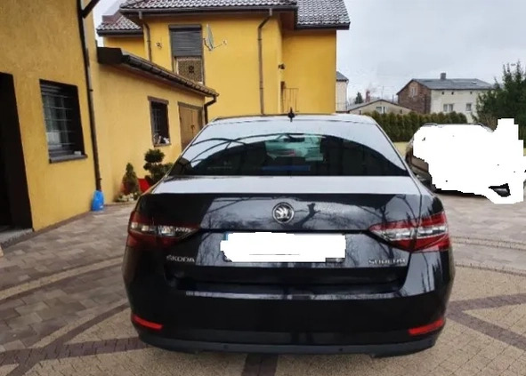 Skoda Superb cena 79900 przebieg: 155500, rok produkcji 2018 z Wołomin małe 379